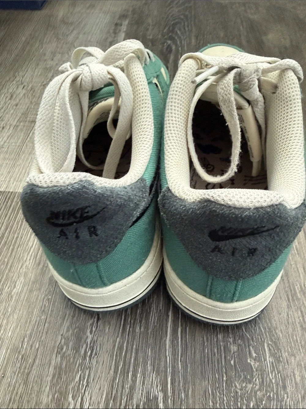 Nike Low-Top Sneakers in Teal, White and Black